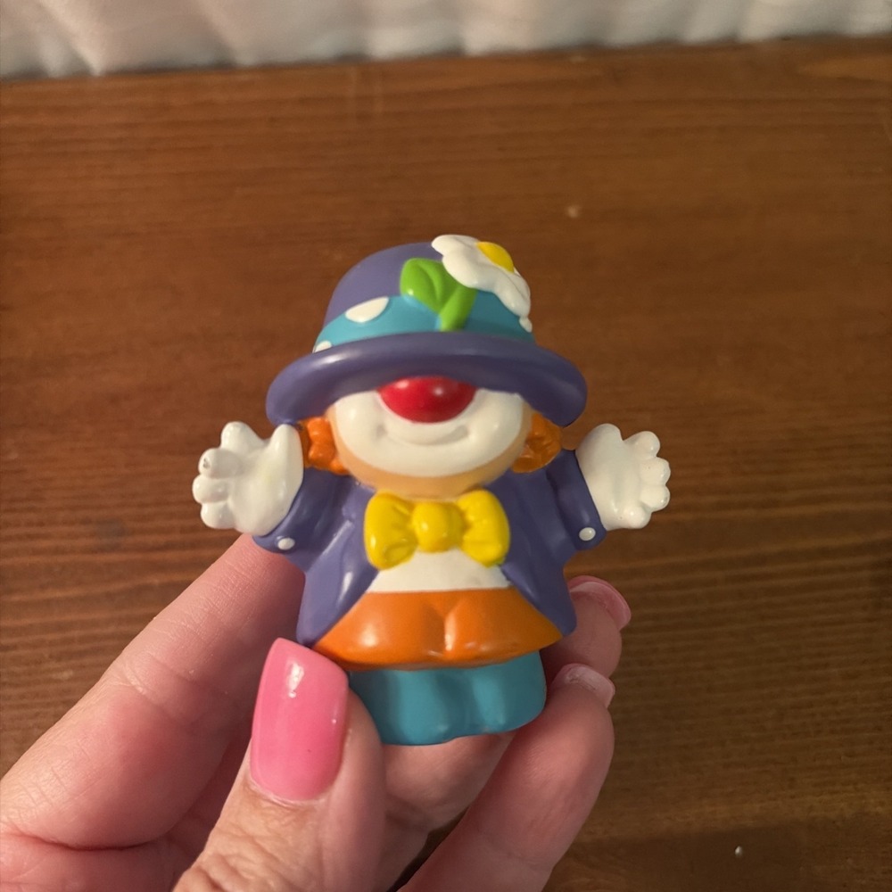 FISHER PRICE LITTLE PEOPLE PURPLE CARNIVAL CIRCUS CLOWN 2003 TOY‎ FIGURE CLOWN